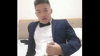 Gostoso Batendo Punheta - masturbation, asian, gay, big-cock, punheta, pau, soloboy, terno - Video 2155557