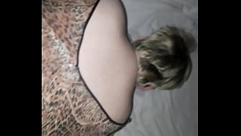 Me Cojo Una Rubia Puta En 4