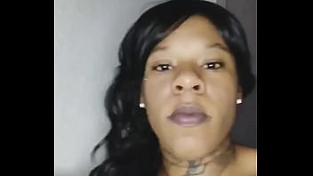 Babe Chatting About How To Play With The Pussy