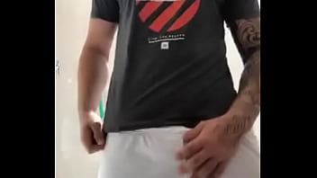 Tirando O Branquelo Do Short