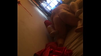 Complaciendola Con Cariñitos