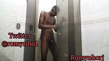 Ator Porn_ Romynhorj Tomando Banho Antes De Ir Pra Mais Um Dia De Grava_ao