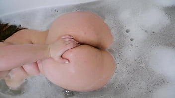 Big Booty Milf Takes Bath And Pussy Masturbation