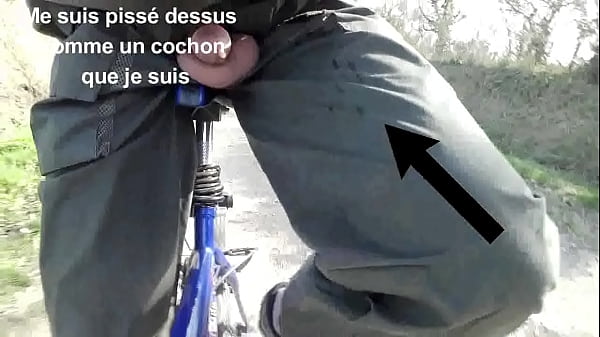 Arr_t Pipi La Bite à L_air A Velo Et Branlette