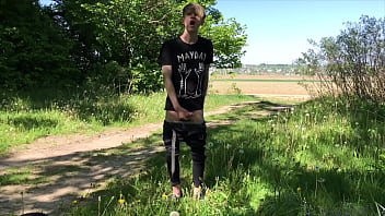 Quick Cumshot Into The Forest /big Dick (23cm) / Monster Cock / Cute Boy