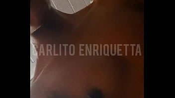 Nerd Brincando Com Os Mamilos