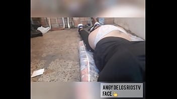 Hombre Me Coje Rico En Una Bodega