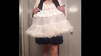 Wearing Petticoats With Short A-line Skirts