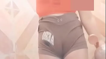 Un Día Caluroso Me Metí A La Ducha Y Me Manoseo Nesecito De Una Buena Verga Que Me Dé Duro