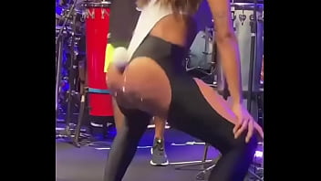 Anitta Rebolando O Rabão