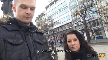 Hunt4k. Guy Accepte L_argent D_un Chasseur Qui Voulait Baiser Sa Petite Amie