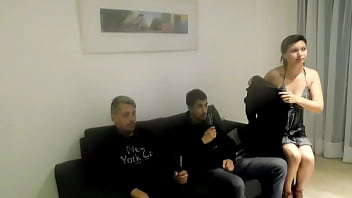 Minha Irm_ Vaga Foda O Canalizador, Ent_o Foda Meu Namorado E Ap_s Limpar Seu Galo Com A Boca, Vai Beijar Com O Marido ....