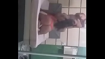 Suzy Furacão Chupando Pau Do Leo Ogro E Sentando No Consolo.