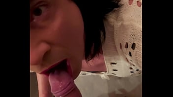 Servente Do Pedreiro Ficou Na Obra Só Pra Mijar Na Minha Boca Gulosa!!