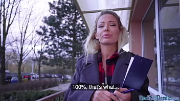 Pulled Aussie Babe Publicly Pickedup Before Outdoor Blowjob