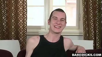 Muscular Amateur Hunk Getting His Cock Sucked On