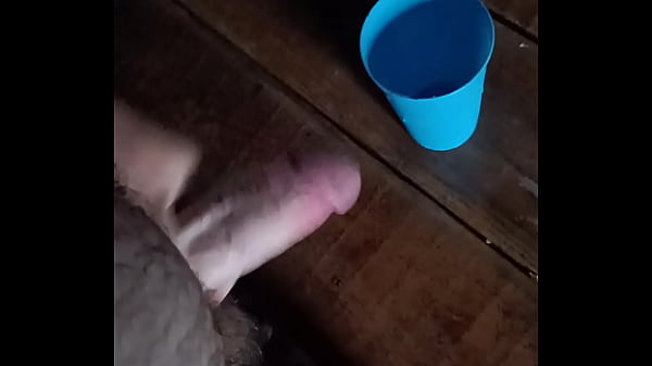 Мастурбация толстого члена с выстрелом горячей спермы и бурным оргазмом.