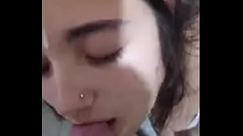 Gostosa Se Assustando Com A Gozada Na Cara!