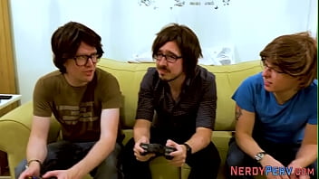 Leeds Nerd Gets Blowjob From Slut