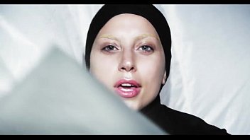 Lady Gaga - Applause (official)