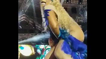 Ashanti Shaking That Fat Booty