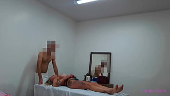 Fui Ao Massagista Para Relaxar E Ele Me Tacou O Bambu!