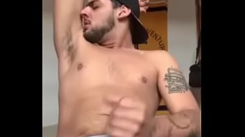 Novinho Gozando Enquanto A M_e Ta Fora