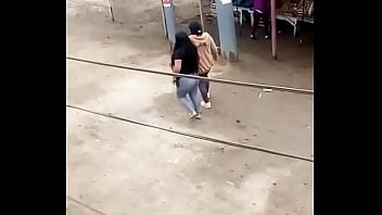 Culona En Pantalon Blanco