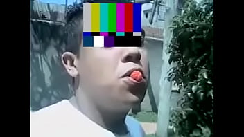 Comendo Minha Pitanga