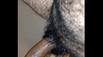 Orinando En La Ducha