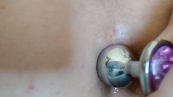Brincando Com O Plugue Anal