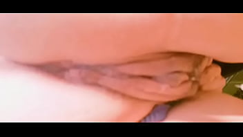 Enchendo A Buceta Da Gostosa De Creme