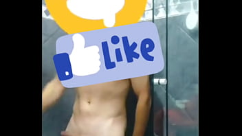 Tocando Punheta Tomando Banho