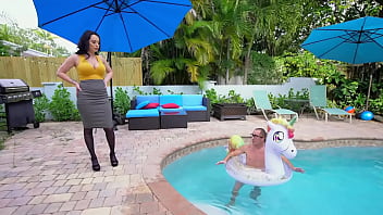 Bangbros - Curvy Stepmom Macey Jade Lets Chad Savage Pound Her Big Ass Cheeks