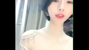 高颜值美女丑曦大姨妈还没走完全裸诱惑