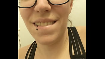 Shleenqueen Rubs One Out In An Airplane Bathroom