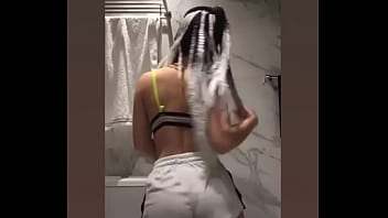 La Roli Moviendo El Culo