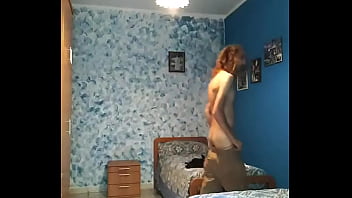 Il Solista Si è Rotto Il Cazzo E Si Sta Preparando Per Un Festeggiamento A Sorpresa .