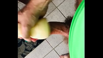 Tocando Uma Com Seu Brinquedo.