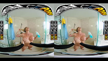 Virtualporn.com - Busty Blonde Milf Robbin Banx Seduces Step Son In Shower