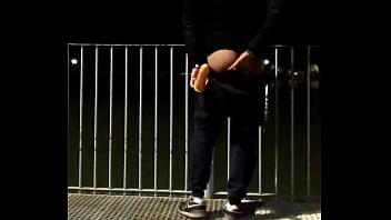 Ejercitando Mi Culo En El Parque