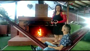 Mesera Traviesa Me Da Su Coño Sin Límite Cuando Mi Esposa No Llega A La Cena Romántica En El Restaurante Después De Una Copa De Vino