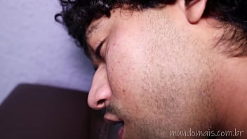 Cunhados Trancam Os Filhos No Quarto E Trepam Na Sala Antes Das Esposas Chegarem!