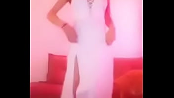 Thaynara Vestindo Branco