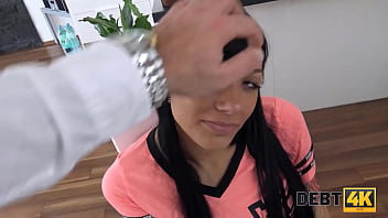 Debt4k. Adelle Sabelle Sans Emploi Baisée Par Le Collecteur De Dettes Musclé