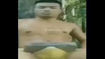 Homem De Cueca Levantando Peso Peniano