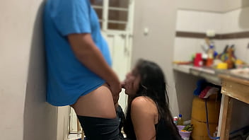 El Pervertido De Mi Amigo Aprovecha Que Estan Viendo Novelas Para Meter Su Verga En Mi Vagina Y Mi Boca Ya Estoy Harta De Que Me Trate Como Su Juguete Sexual