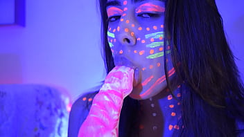 Sucking A Big Dildo - dildo, licking, sucking, blowjob, toys, paint, big-dildo, neon-lights - Video 2084410