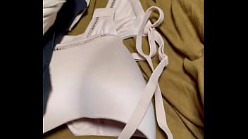 Unfolding Sil Clothes To Spy On Her Panties And Bra