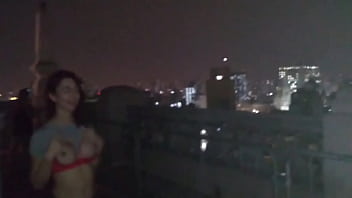 Mulher Fica Com Seios De Fora No Edificio Martinelle No Centro De São Paulo